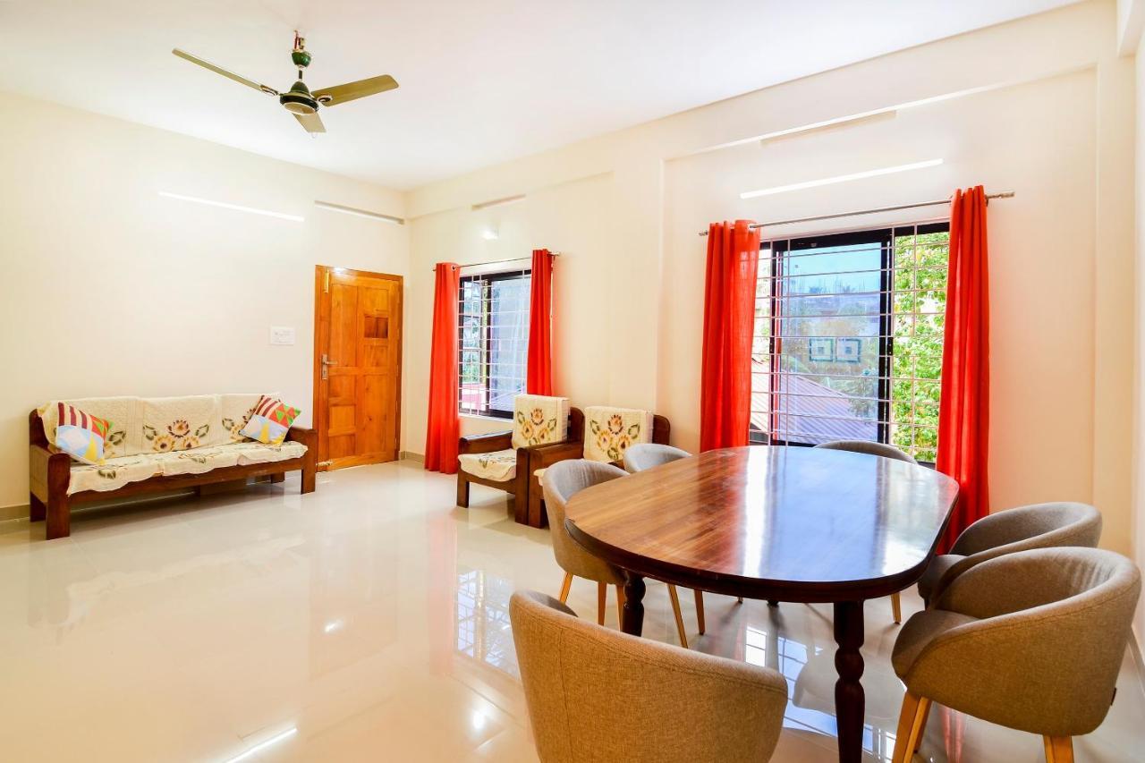 Oyo Home 81801 Akash Villa Trippapur Kültér fotó