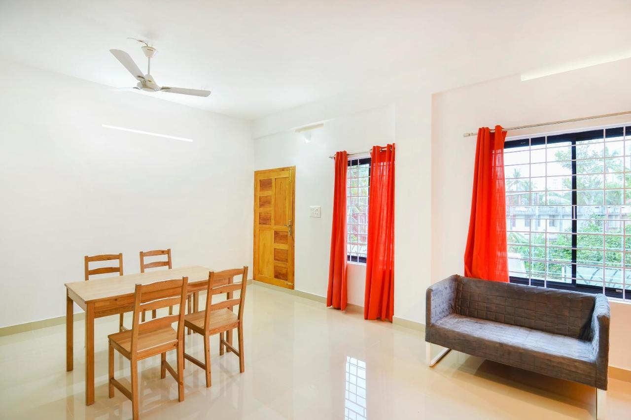 Oyo Home 81801 Akash Villa Trippapur Kültér fotó