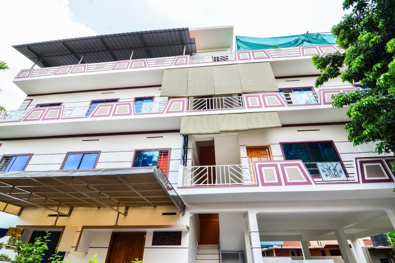 Oyo Home 81801 Akash Villa Trippapur Kültér fotó