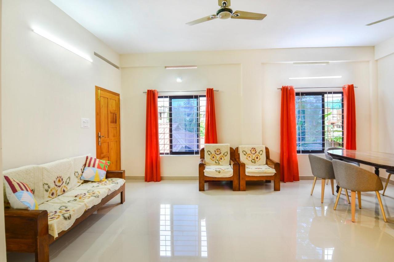 Oyo Home 81801 Akash Villa Trippapur Kültér fotó