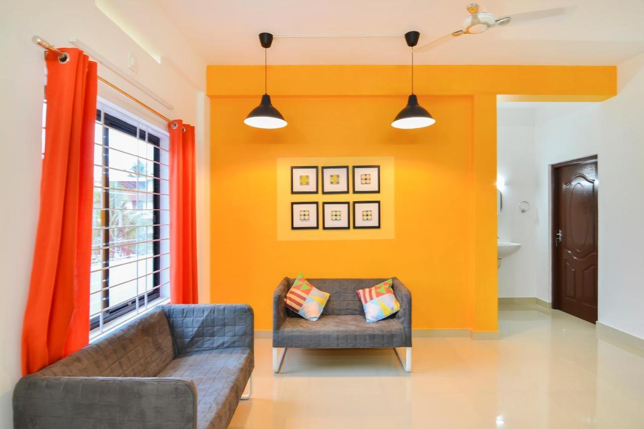 Oyo Home 81801 Akash Villa Trippapur Kültér fotó