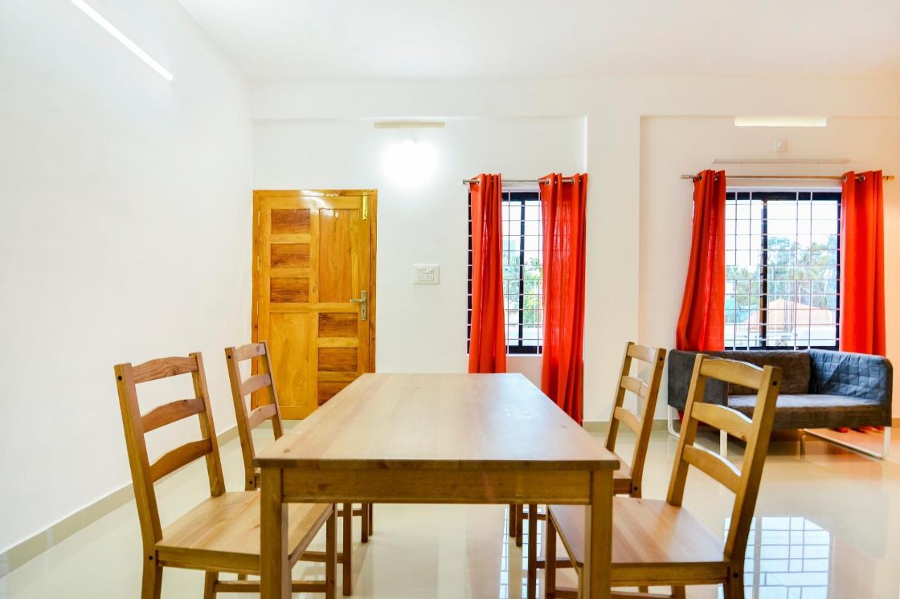 Oyo Home 81801 Akash Villa Trippapur Kültér fotó